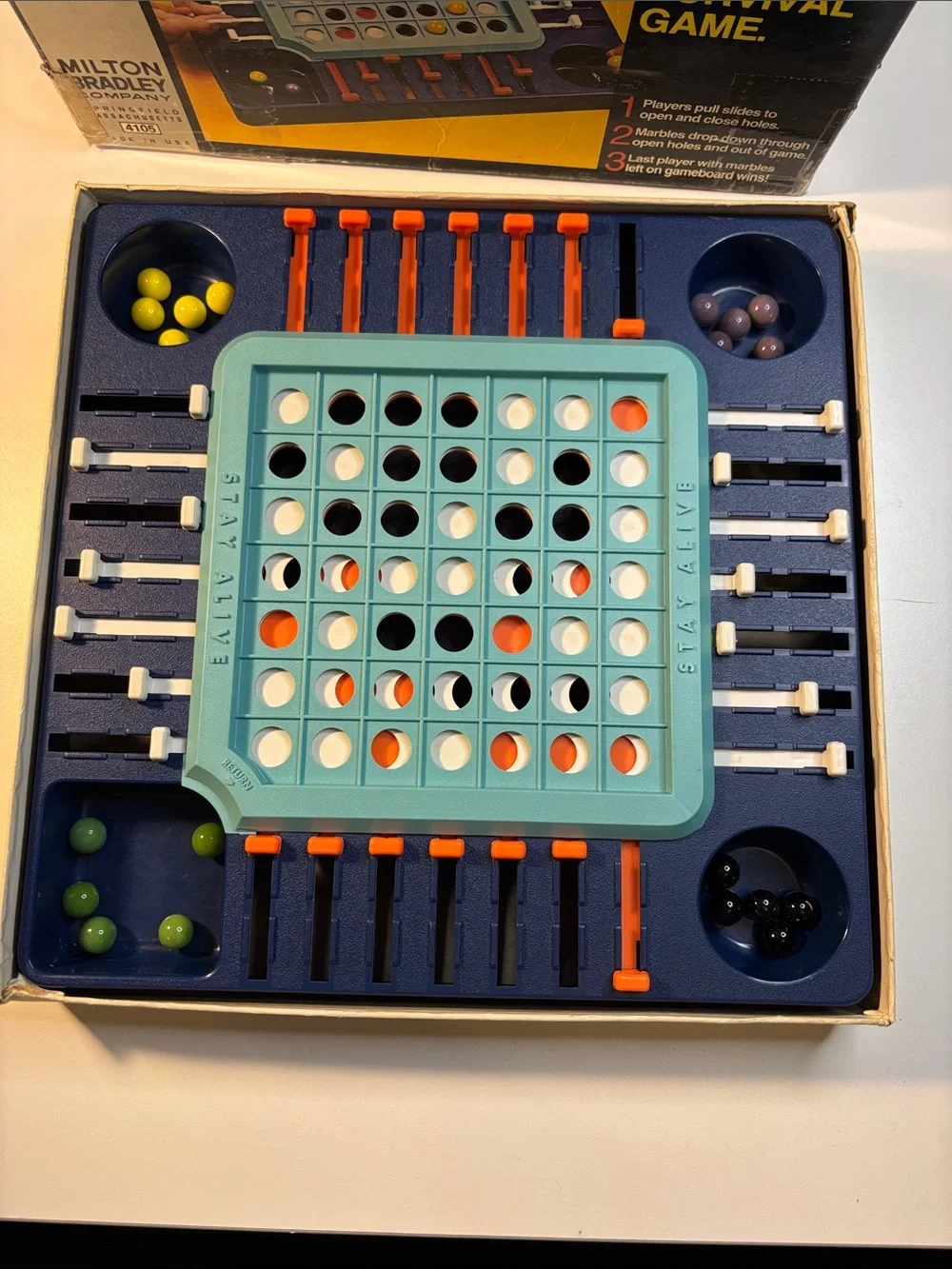 1971 Vintage Milton Bradley Stay Alive Board Game - great condition game not box